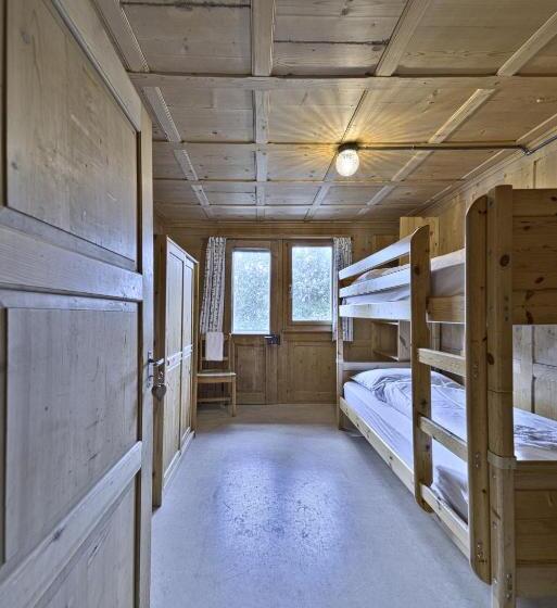 اتاق استاندارد با سرویس بهداشتی مشترک, Chalet Speciale   Hostel