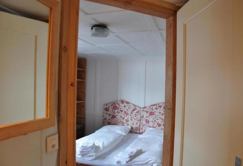 家庭间, Chalet Speciale   Hostel