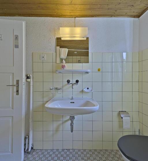 标准三人间共用浴室, Chalet Speciale   Hostel