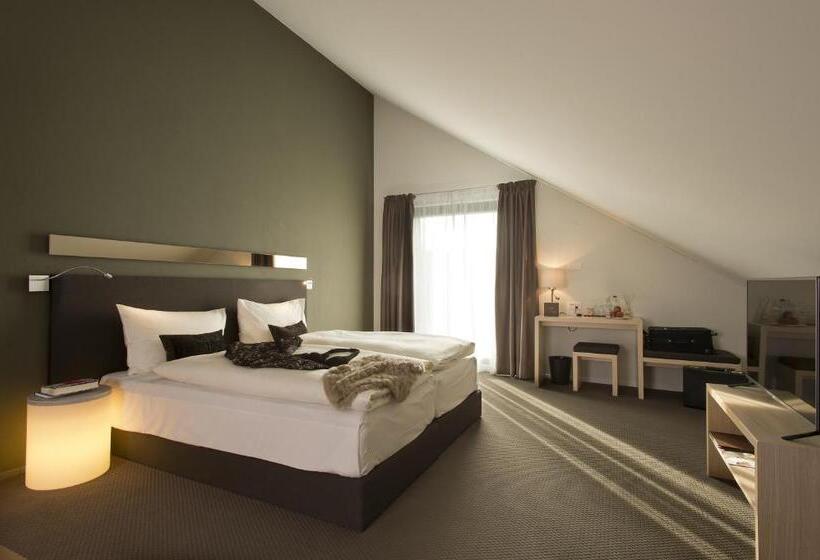 جناح ديلوكس, Juckers Boutique