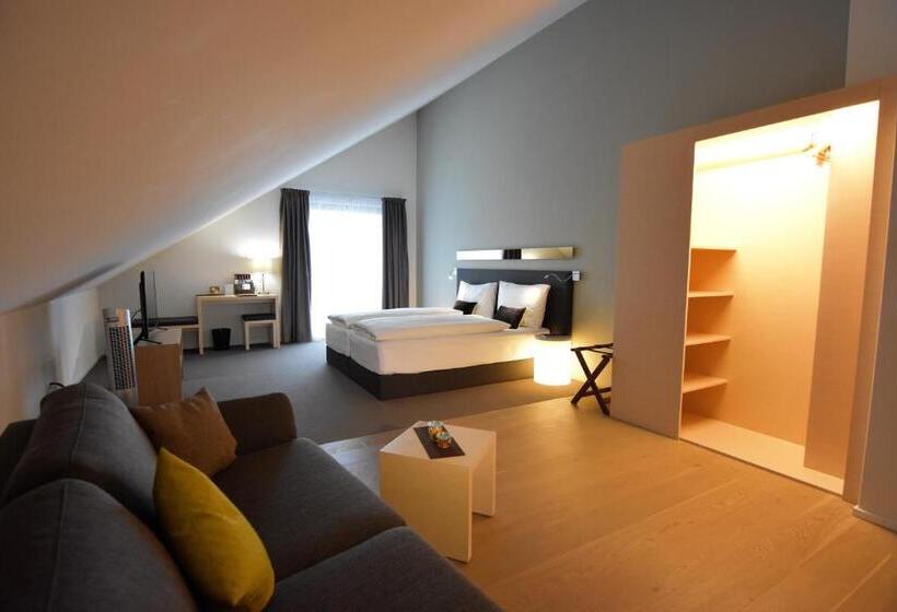 جناح ديلوكس, Juckers Boutique