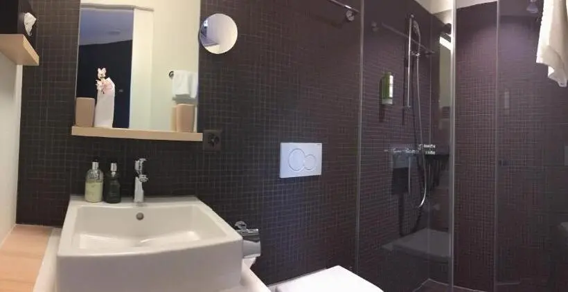 Standard Yhden Hengen Huone, Juckers Boutique