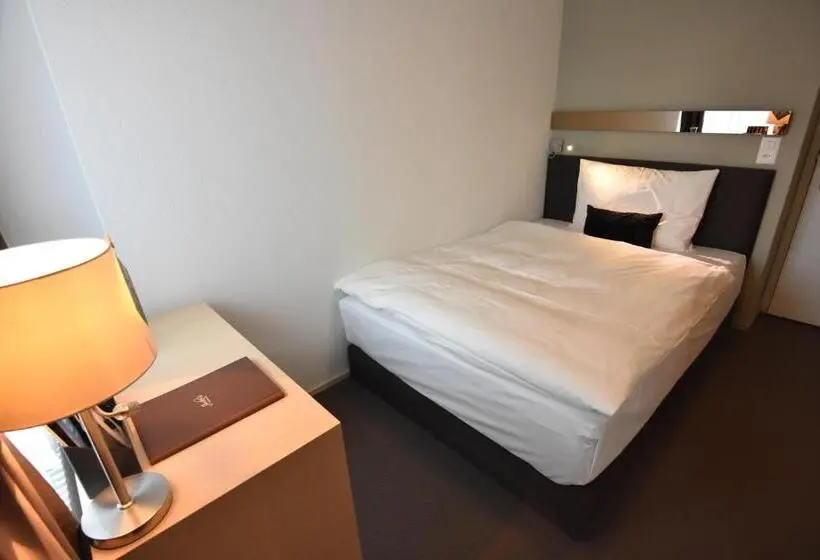 Standard Yhden Hengen Huone, Juckers Boutique