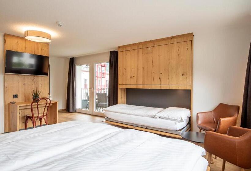 Четырехместный Номер Стандарт с Балконом, Meiringen