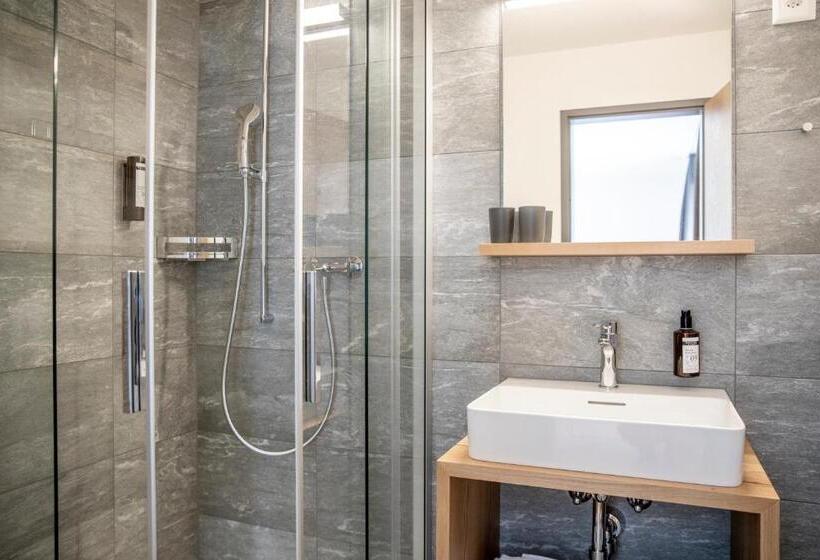 Четырехместный Номер Стандарт с Балконом, Meiringen