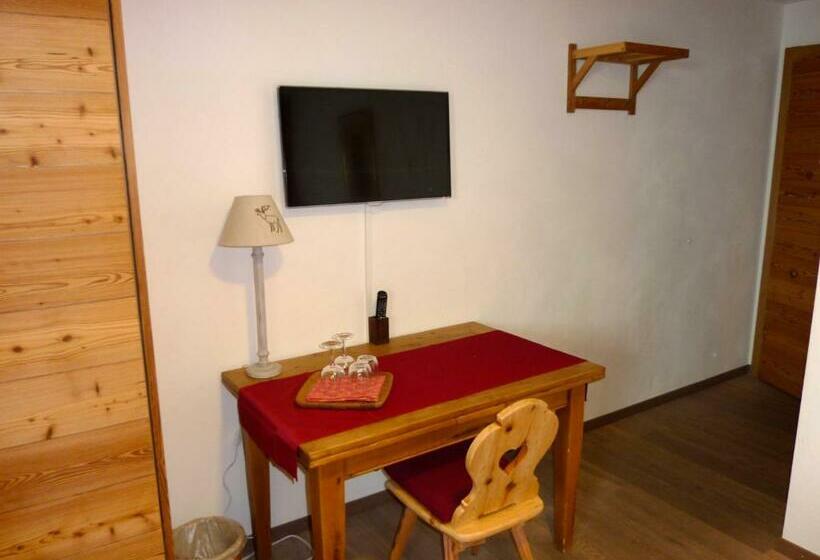 غرفة قياسية مزوَّدة بتراس, Mont.lac