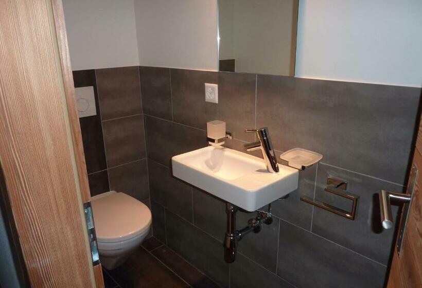 غرفة قياسية مزوَّدة بتراس, Mont.lac