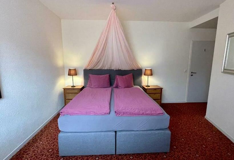 Номер Стандарт, Movieworld