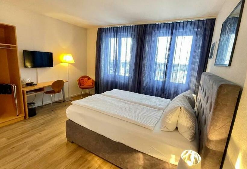 Номер Стандарт, Movieworld