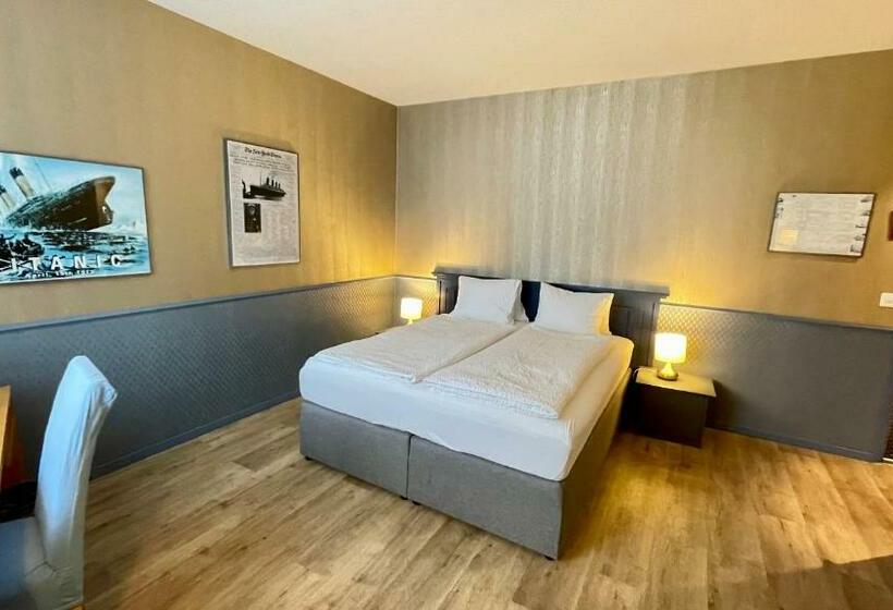 Номер Стандарт, Movieworld