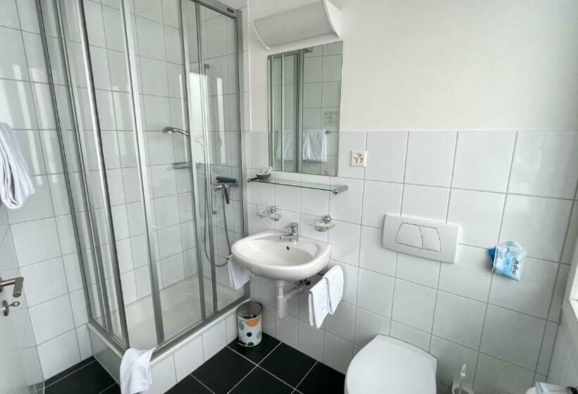 Номер Стандарт, Movieworld