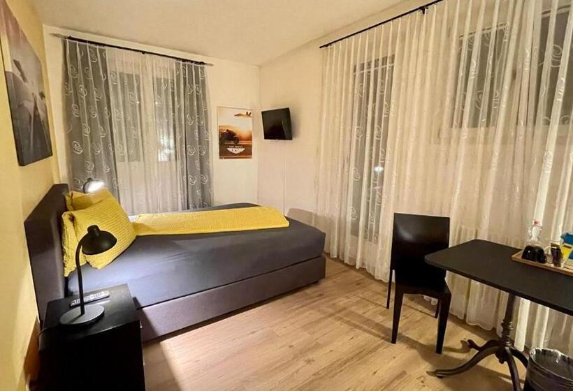 Номер Стандарт Индивидуальный с Балконом, Movieworld