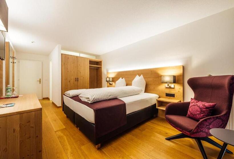 スーペリアールーム, Restaurant Bellevue