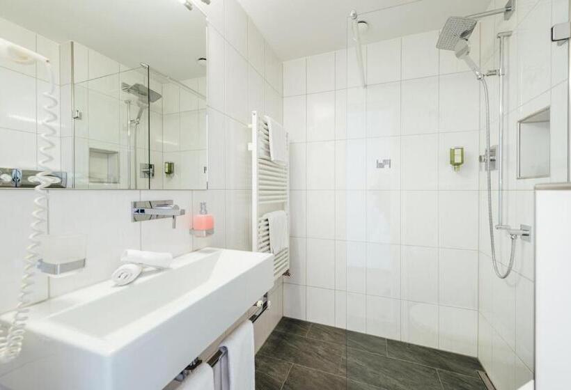 スーペリアールーム, Restaurant Bellevue