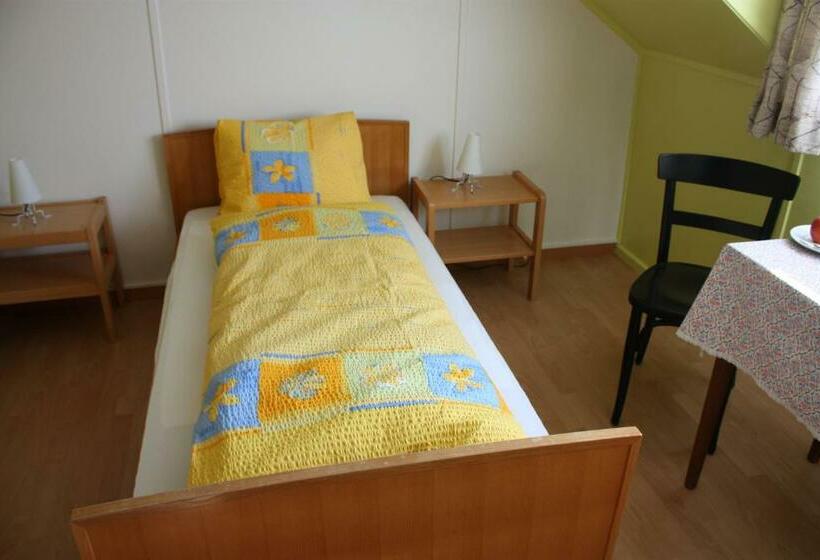 バスルーム共有のシングルスタンダード, Restaurant Koi Gartenteich