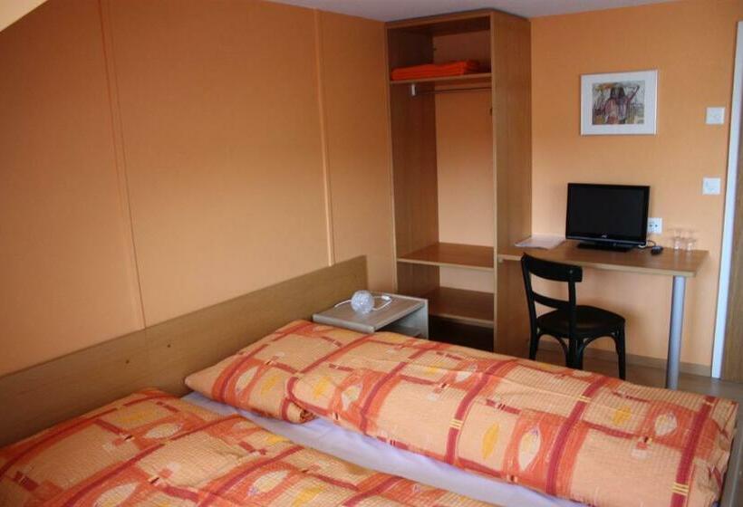 חדר סטנדרט חדר אמבטיה משותף, Restaurant Koi Gartenteich