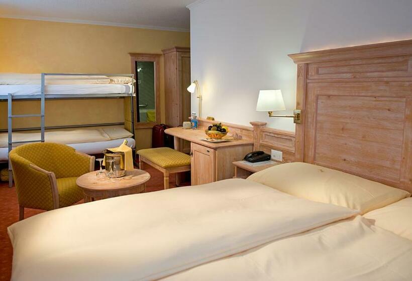 اتاق استاندارد سه تخته با چشمانداز باغ, Restaurant Waldhaus