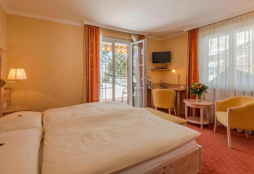 اتاق سوپریور با چشمانداز کوهستان, Restaurant Waldhaus