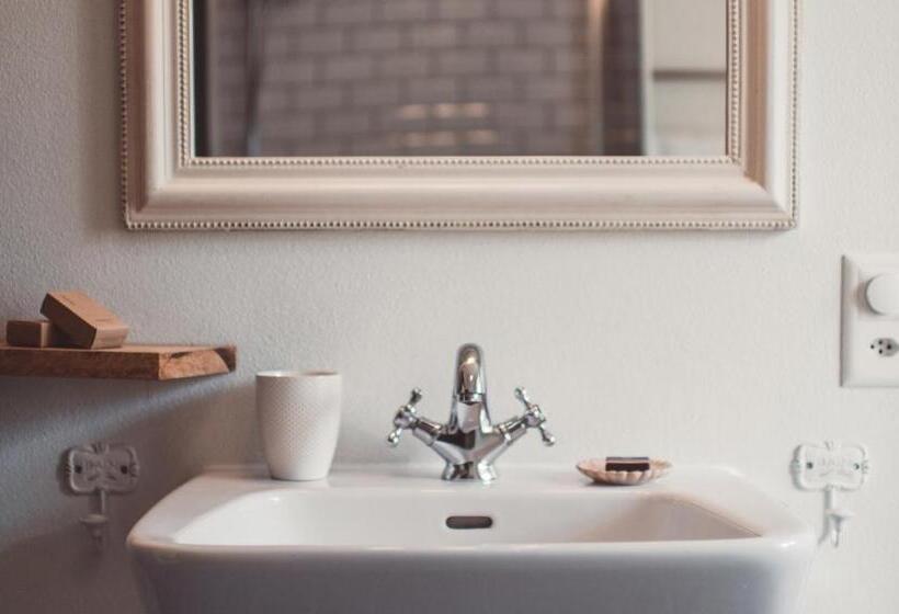 Superior room with lake view, Villa Emden