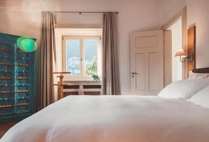 Superior room with lake view, Villa Emden