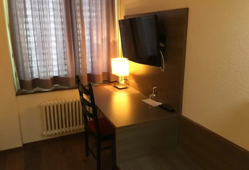 Standard Yhden Hengen Huone, Zys