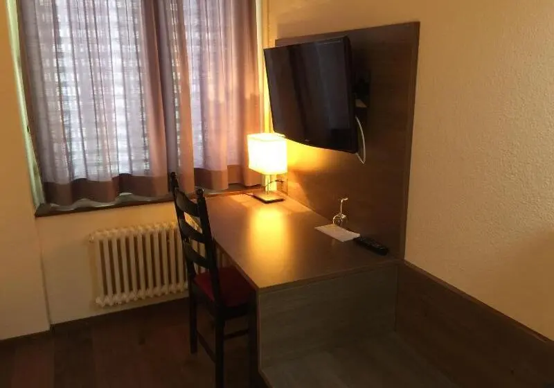 Standard Yhden Hengen Huone, Zys