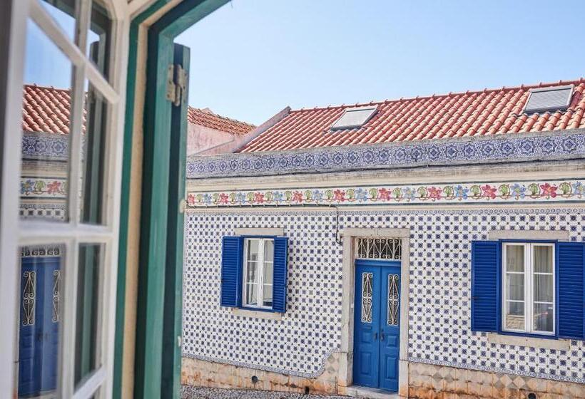 إستوديو قياسى, Ljmonade Hostel