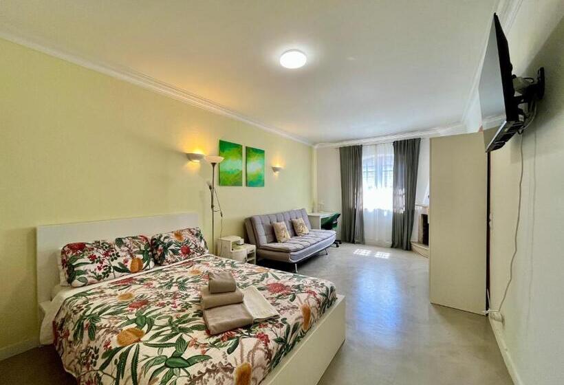 Студия Стандарт, Ljmonade Hostel
