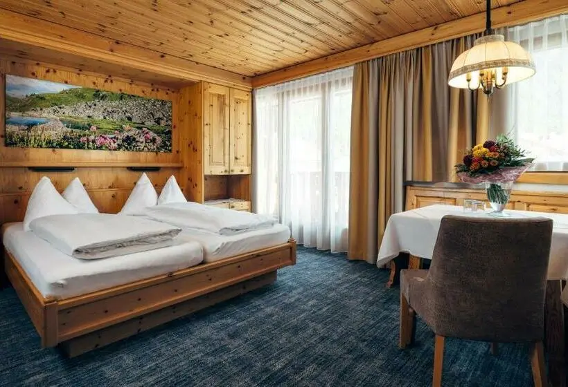 バルコニー付きスーペリアルーム, Wellnesshotel Engadin