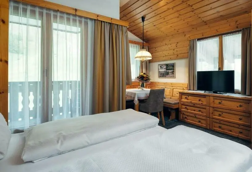 バルコニー付きスタンダードルーム, Wellnesshotel Engadin