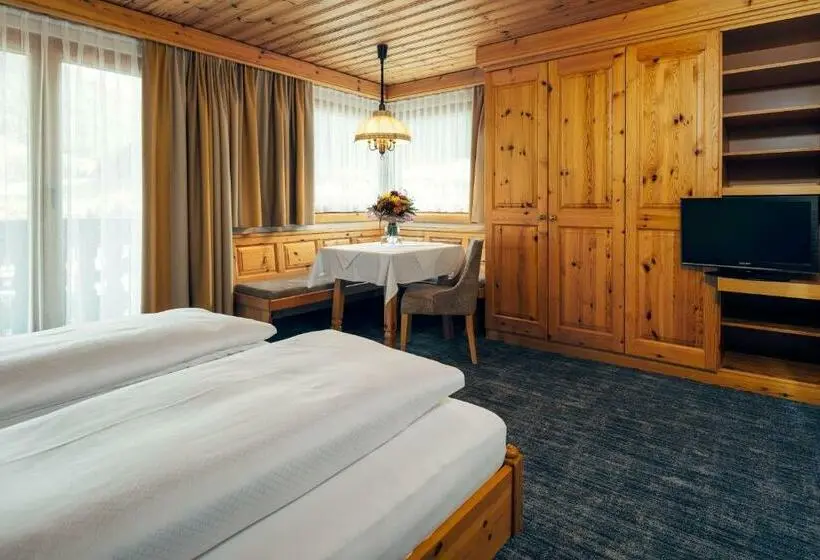 バルコニー付きスーペリアルーム, Wellnesshotel Engadin