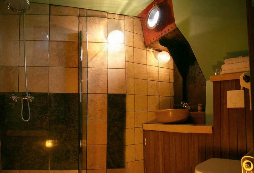 标准间, Boat  Opoe Sientje