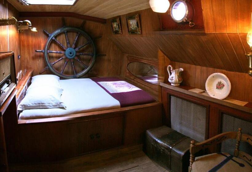 اتاق کلاسیک, Boat  Opoe Sientje
