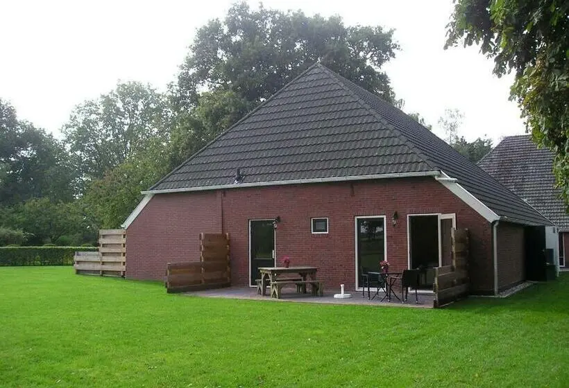 Deluxe Kolmen Hengen Huone, T Rond Bargie