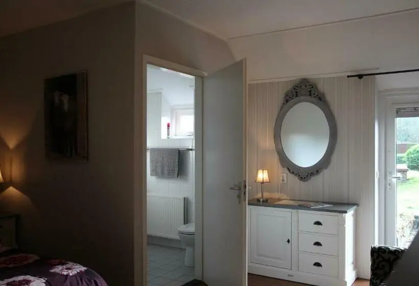 Comfort-huone, T Rond Bargie