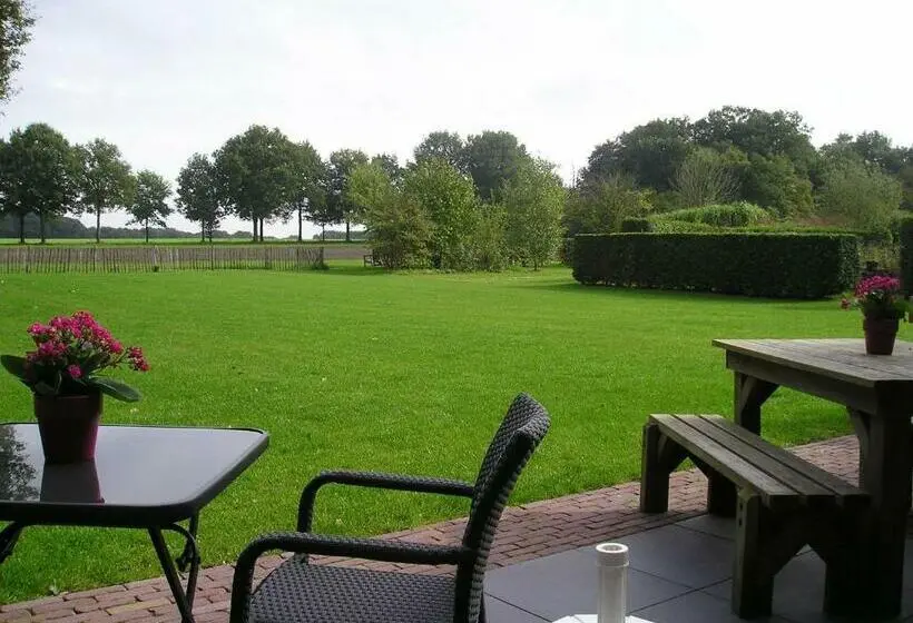 Deluxe Kolmen Hengen Huone, T Rond Bargie