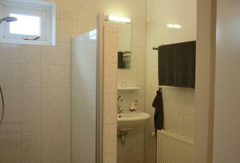 חדר דלוקס לשלושה, T Rond Bargie