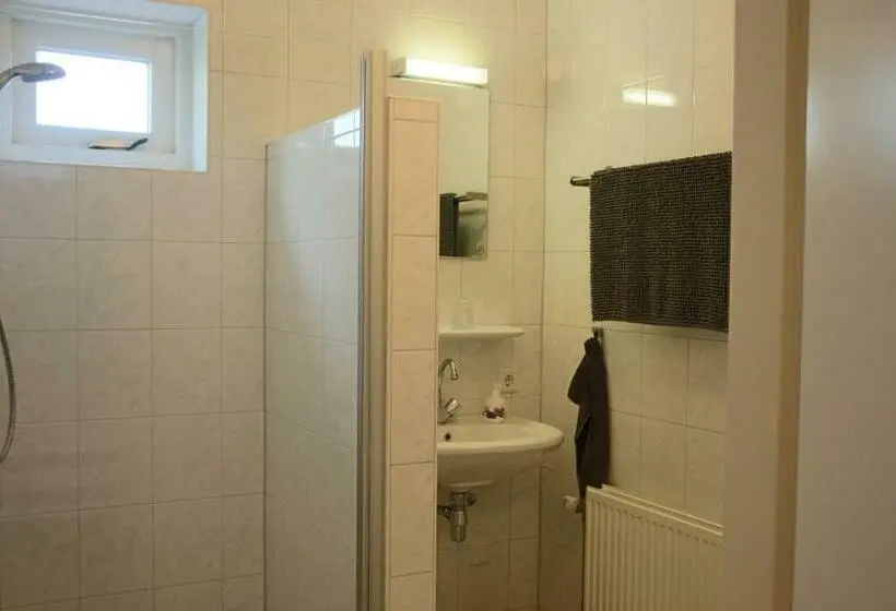 Deluxe Kolmen Hengen Huone, T Rond Bargie