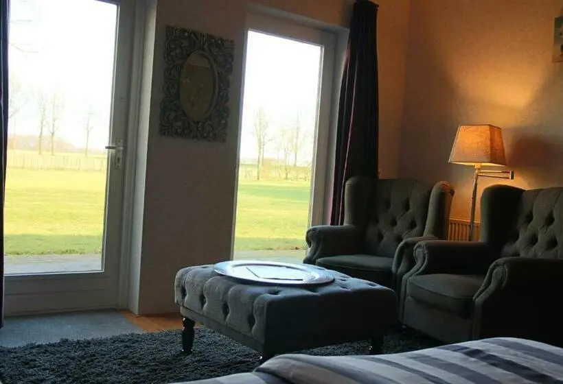 Deluxe Kolmen Hengen Huone, T Rond Bargie
