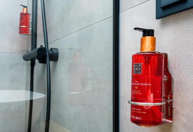 デラックスルーム, Brasserie Smits