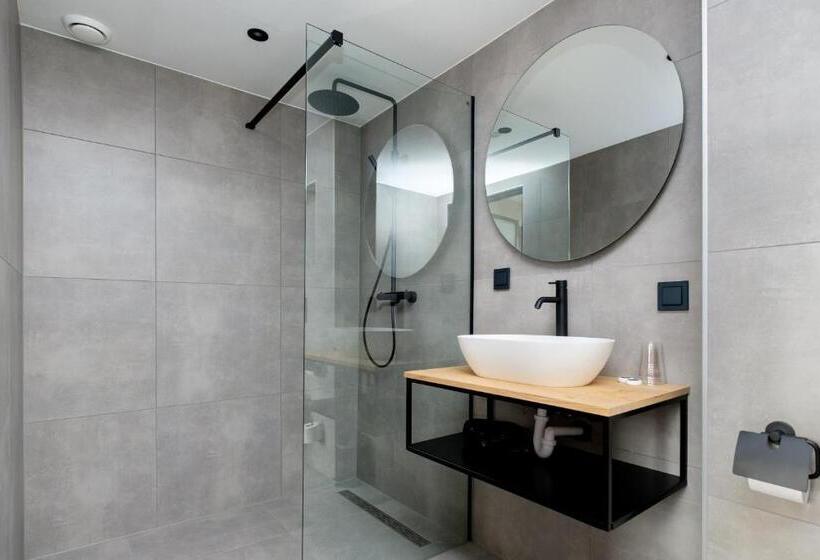 デラックスルーム, Brasserie Smits