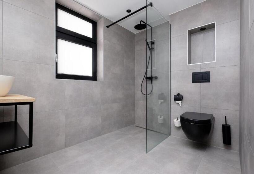 デラックスルーム, Brasserie Smits