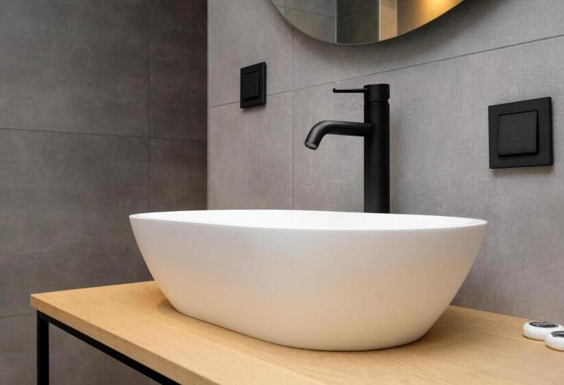 デラックスルーム, Brasserie Smits