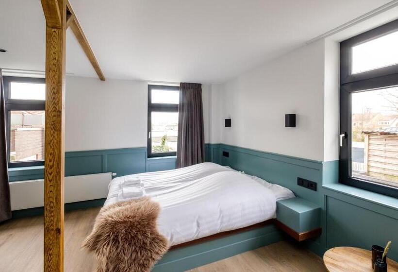 デラックスルーム, Brasserie Smits