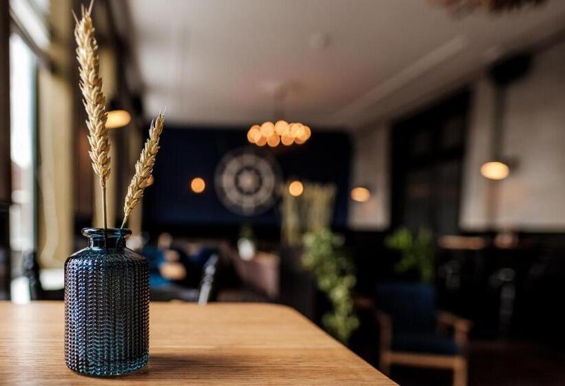 デラックスルーム, Brasserie Smits