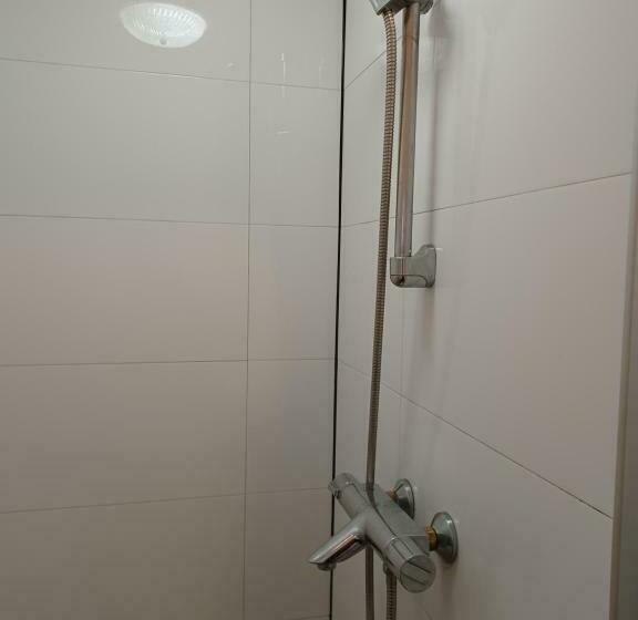 エコノミールーム, Jimmy