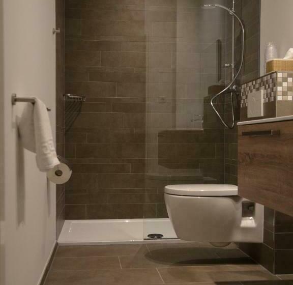 חדר משפחתי, Restaurant De Engel