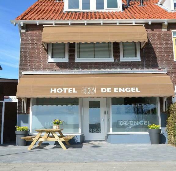 חדר משפחתי, Restaurant De Engel