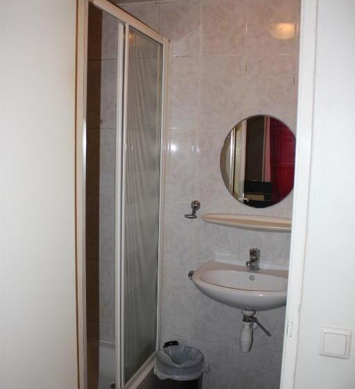 اتاق استاندارد سه نفره, Sansa