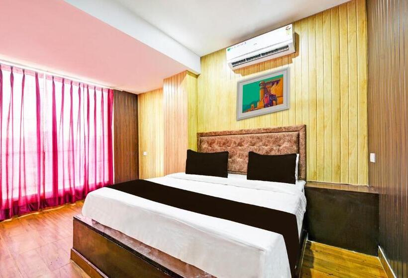 Quarto Triplo Clássico, O Lavish